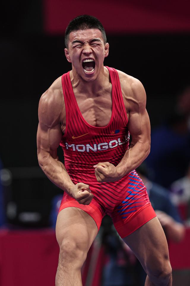 IM体育官方平台-哥伦比亚运动员勇夺摔跤比赛冠军