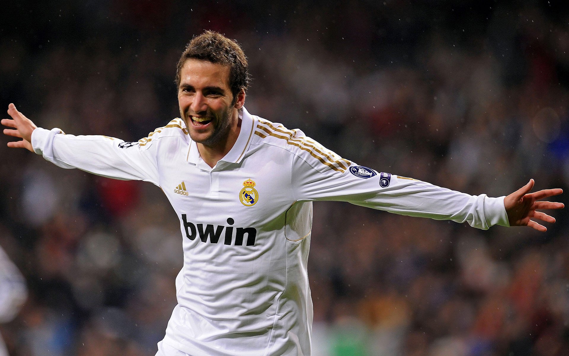 IM体育数据分析平台-欧冠淘汰赛之夜，布雷默存在感拉满，钢铁防线上的无声交响