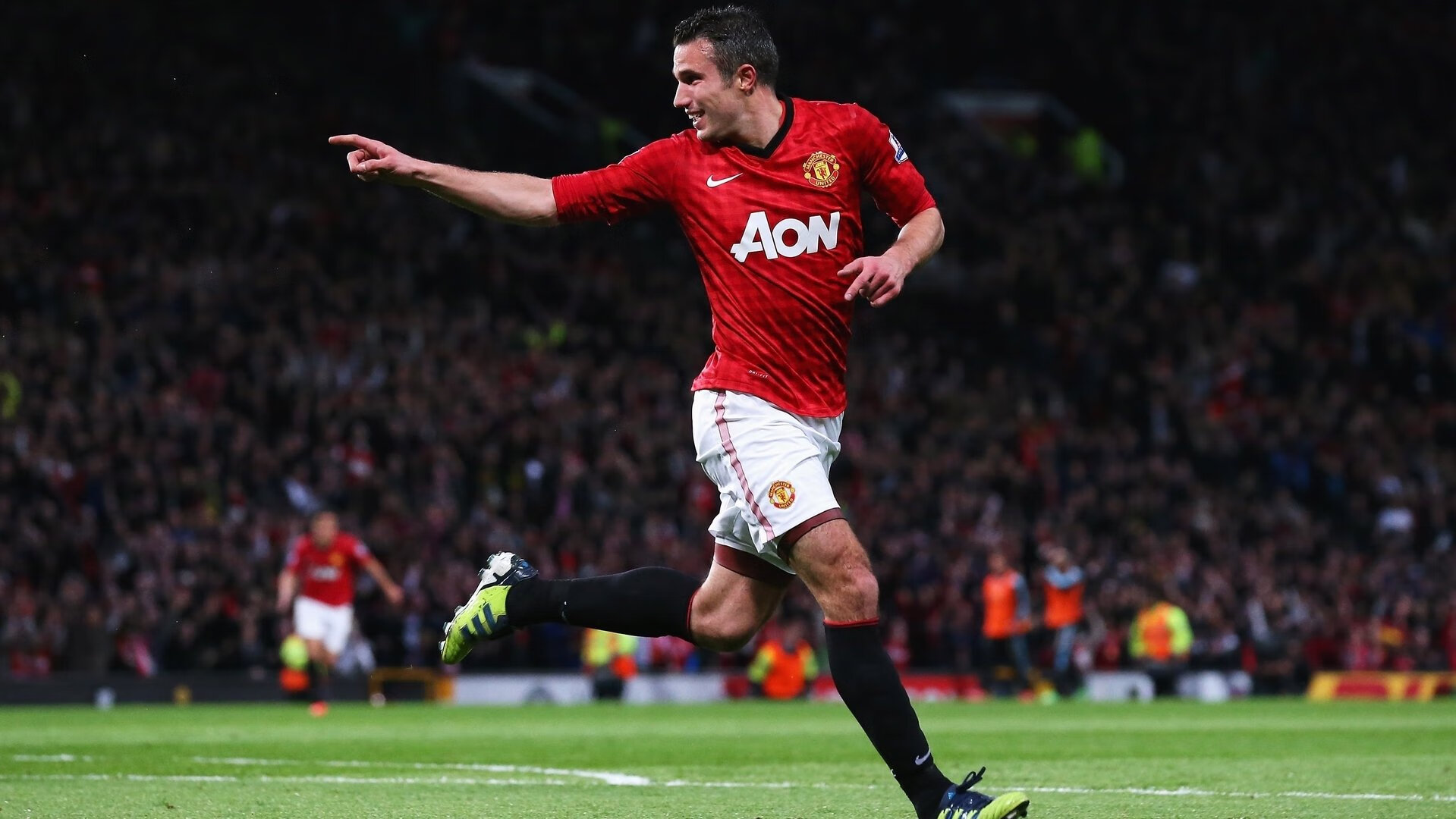 莱万攻防两端统治赛场,阿根廷淘汰赛惊险过关喀麦隆